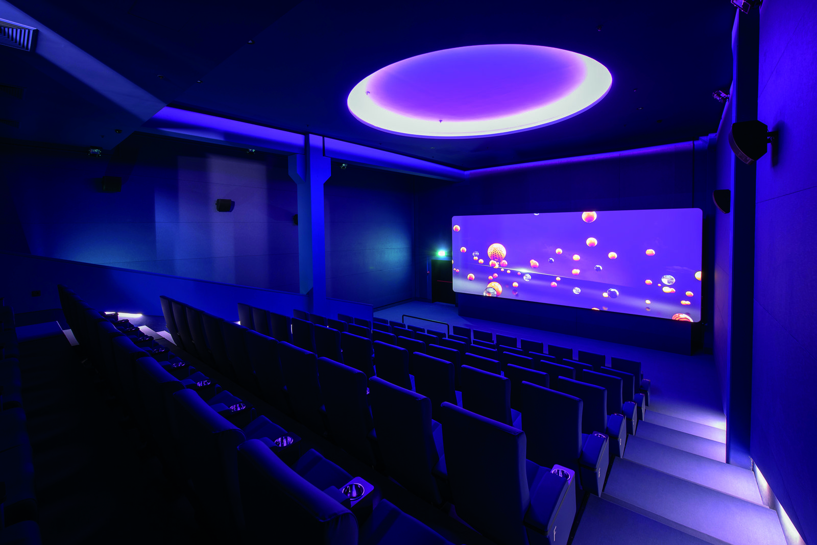 LED Strips & Neonflex Cinema White (6)