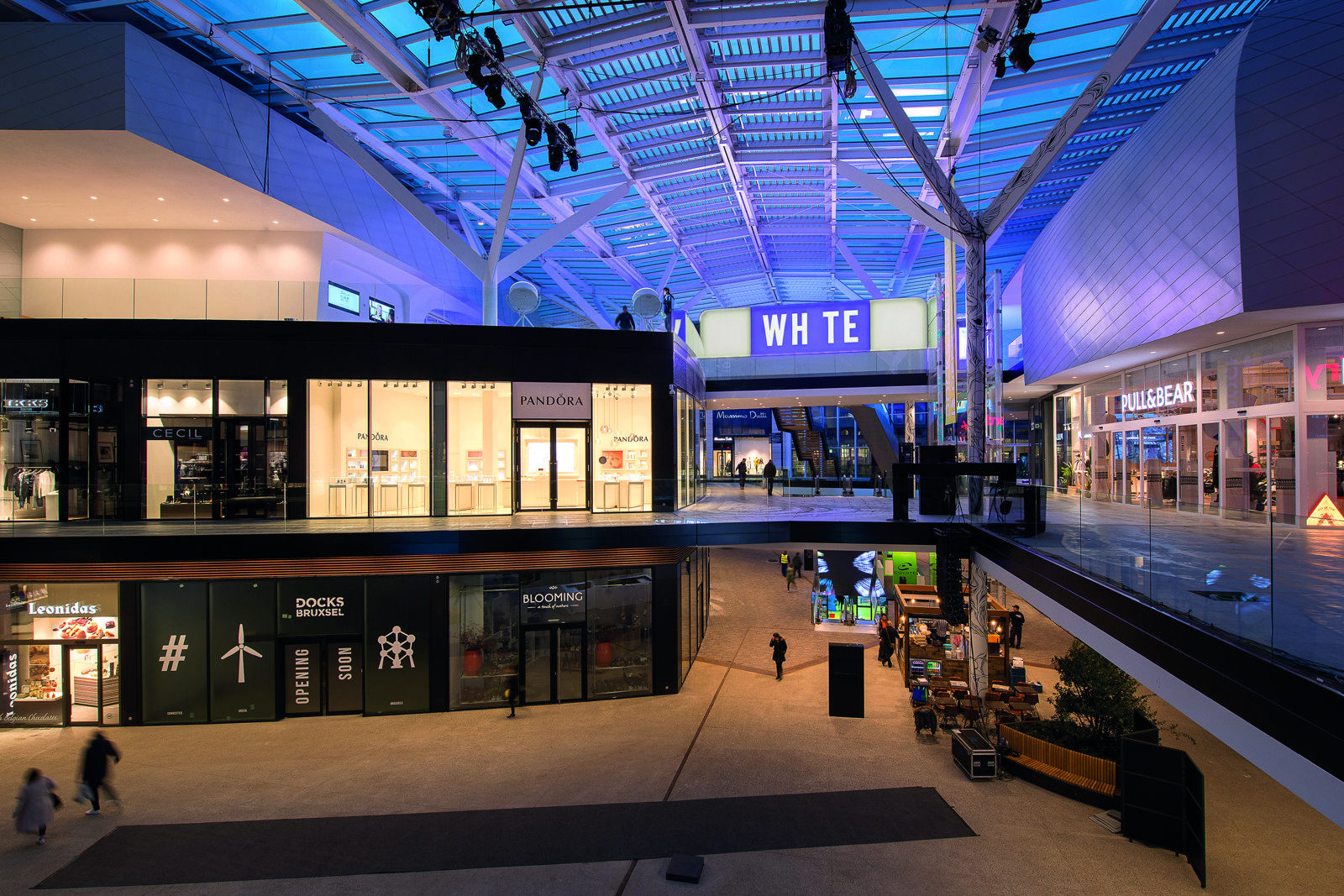 LED Strips & Neonflex Cinema White (1)