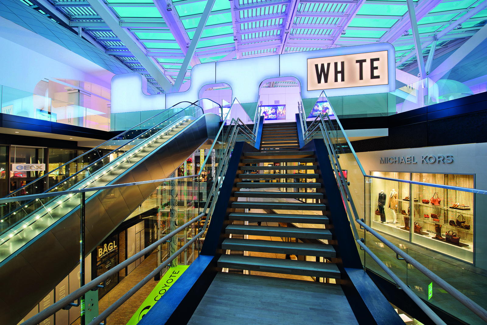 LED Strips & Neonflex Cinema White (2)